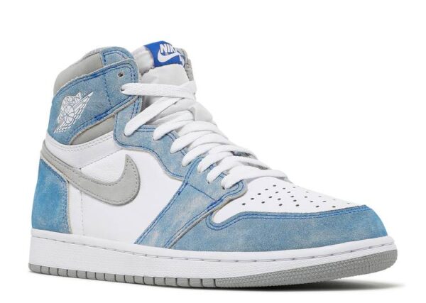 AIR JORDAN 1 HIGH ‘HYPER ROYAL’