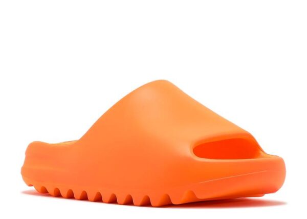 CHANCLAS YEEZY ‘ENFLAME ORANGE’
