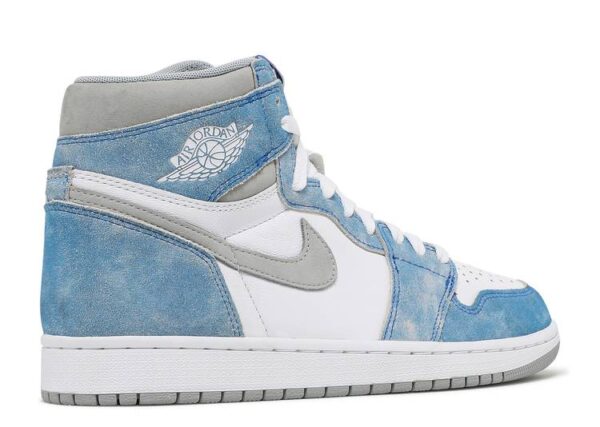 AIR JORDAN 1 HIGH ‘HYPER ROYAL’