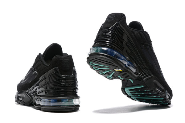 AIR MAX PLUS TN 3 ‘HALF RAINBOW’