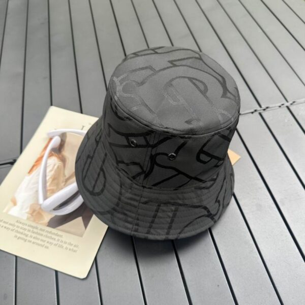 SOMBRERO BURBERRY