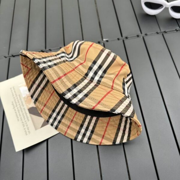 SOMBRERO BURBERRY