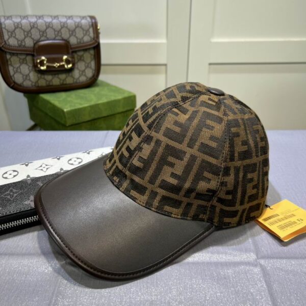 GORRA FENDI