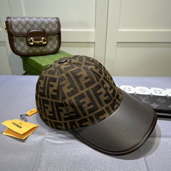GORRA FENDI