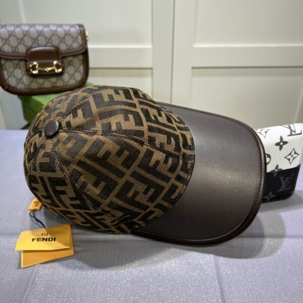 GORRA FENDI