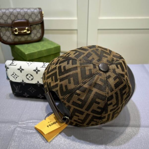 GORRA FENDI