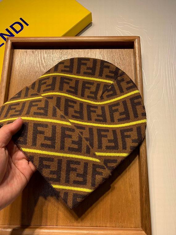 GORRO FENDI