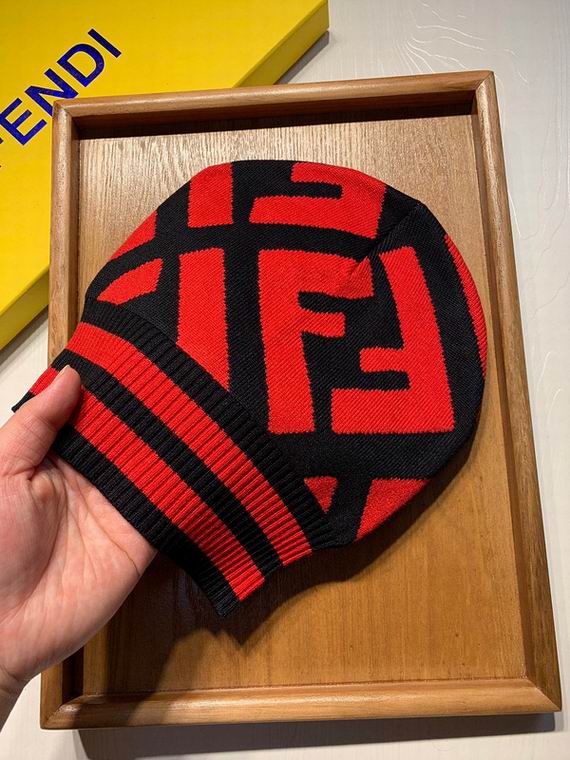 GORRO FENDI