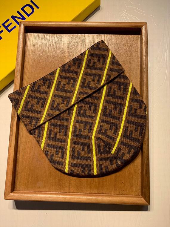 GORRO FENDI