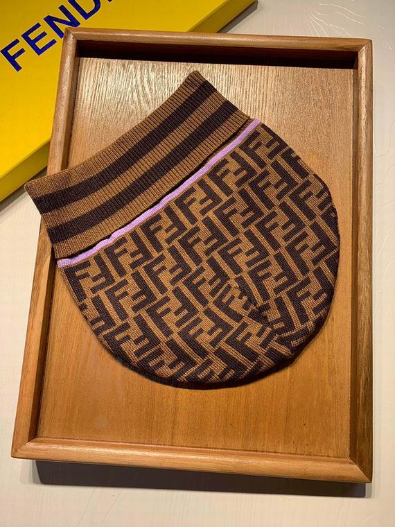 GORRO FENDI