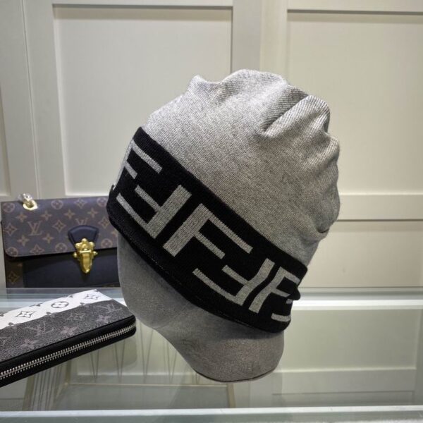 GORRO FENDI
