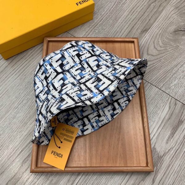 SOMBRERO FENDI