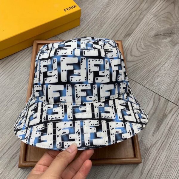 SOMBRERO FENDI