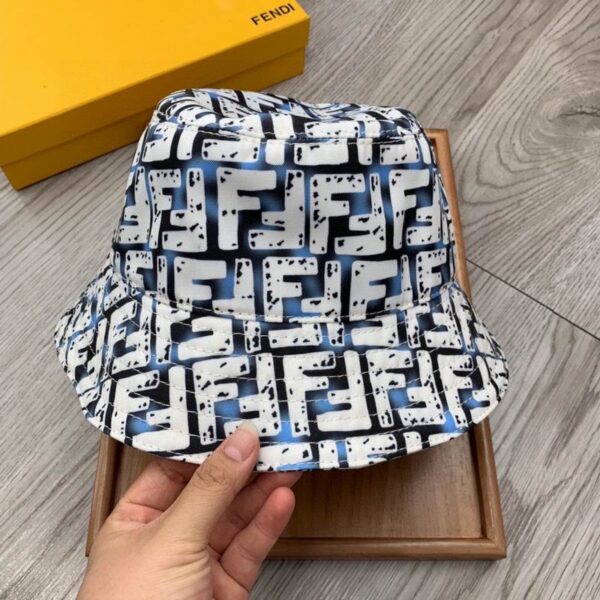 SOMBRERO FENDI