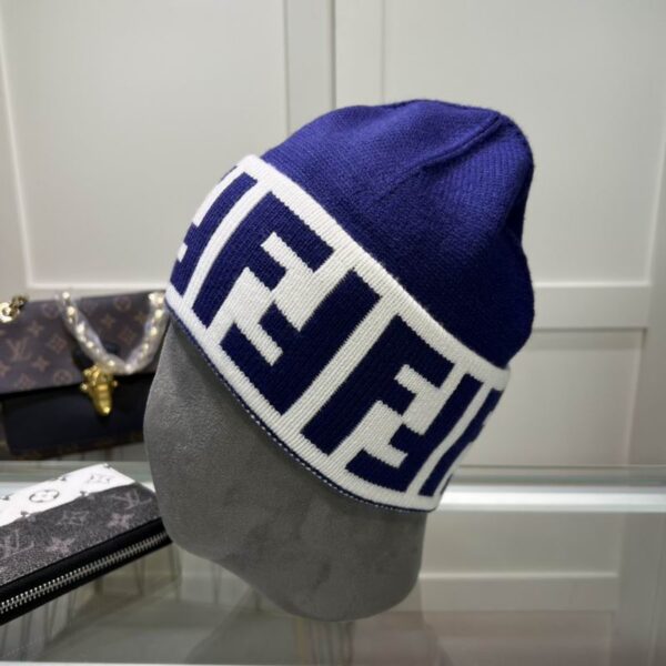 GORRO FENDI