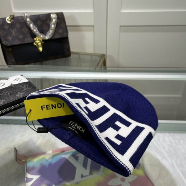 GORRO FENDI