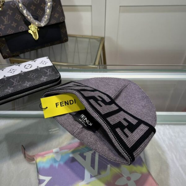 GORRO FENDI