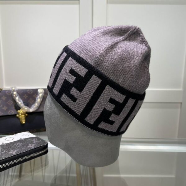 GORRO FENDI