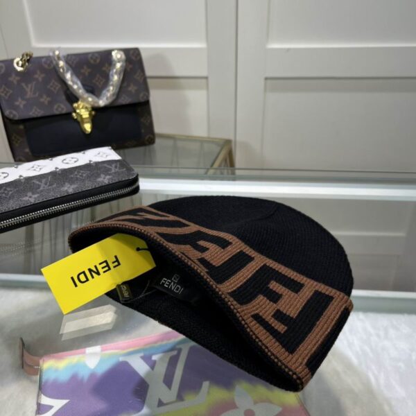 GORRO FENDI