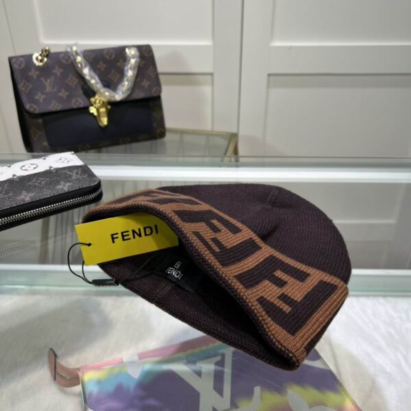 GORRO FENDI