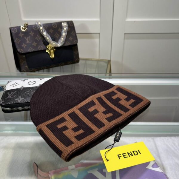 GORRO FENDI