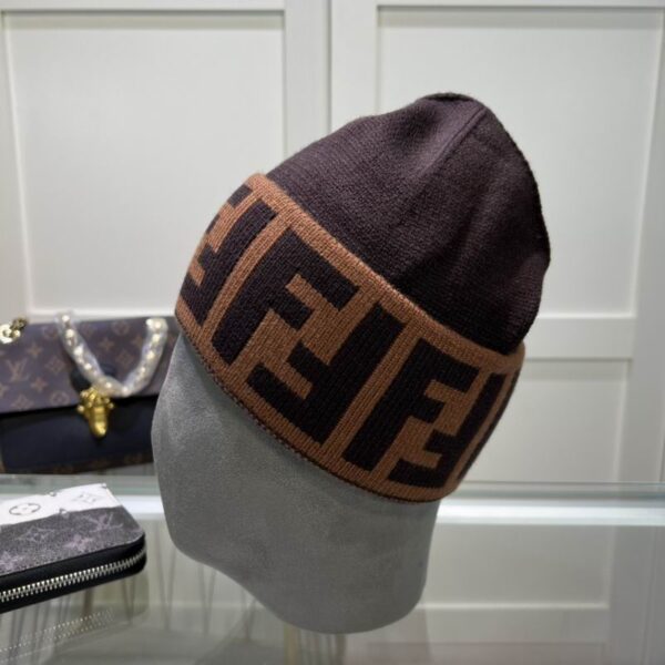 GORRO FENDI
