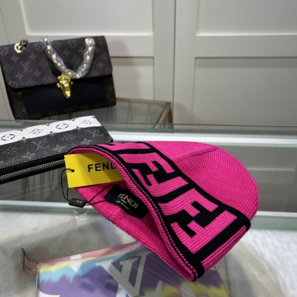 GORRO FENDI