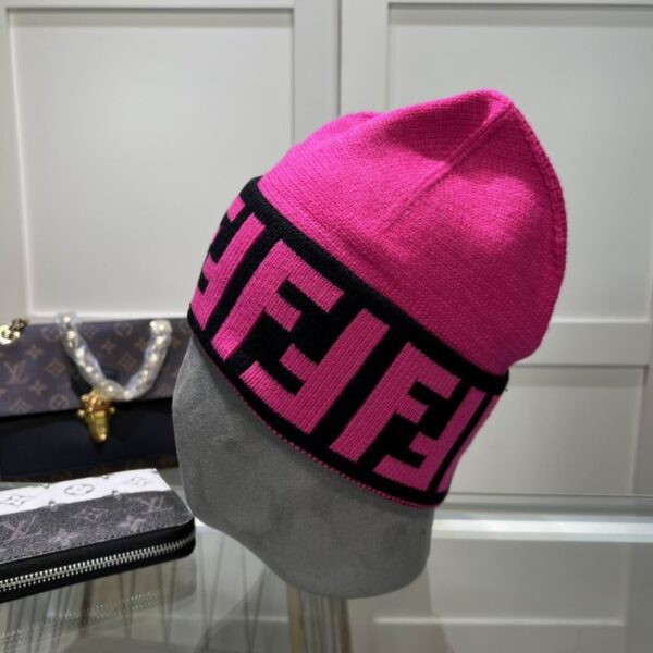 GORRO FENDI