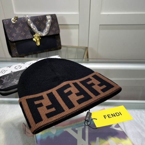 GORRO FENDI