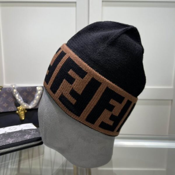 GORRO FENDI