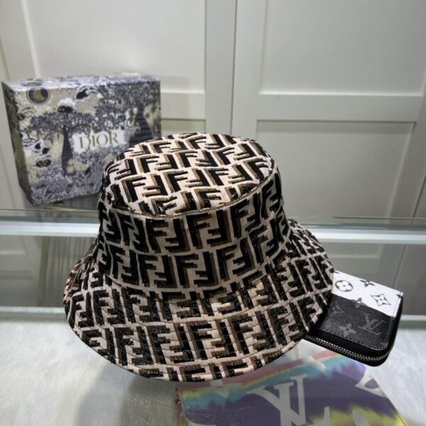 SOMBRERO FENDI