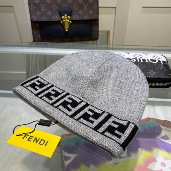 GORRO FENDI