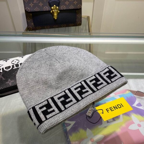 GORRO FENDI