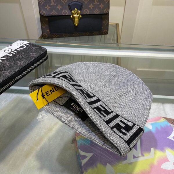 GORRO FENDI
