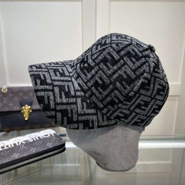 GORRA FENDI