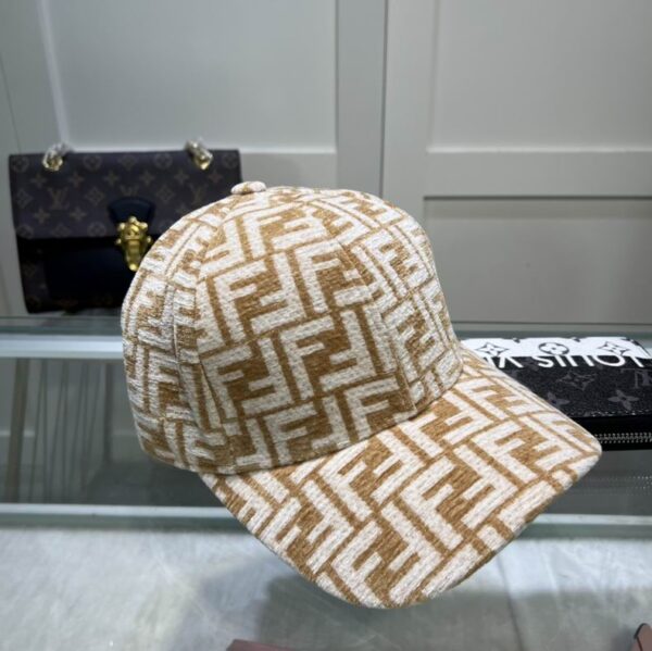 GORRA FENDI