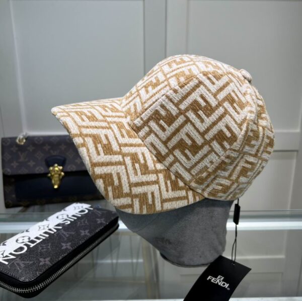 GORRA FENDI