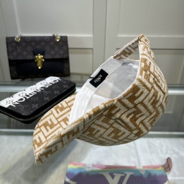 GORRA FENDI