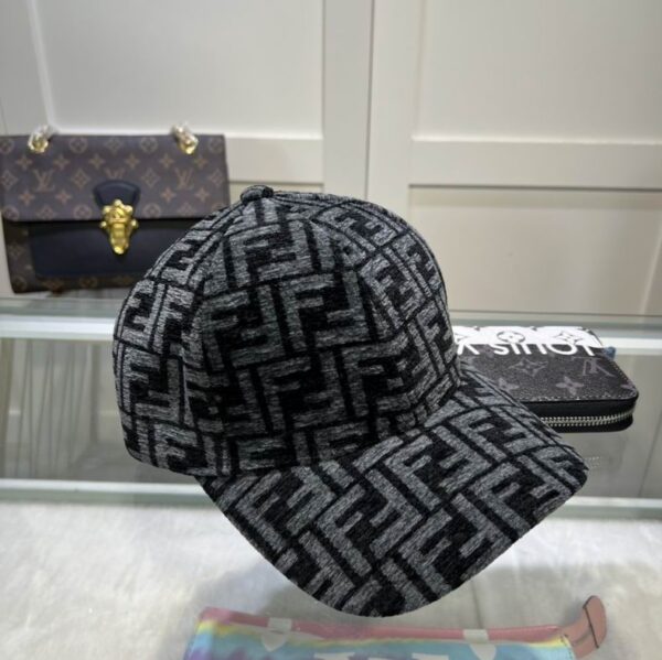 GORRA FENDI