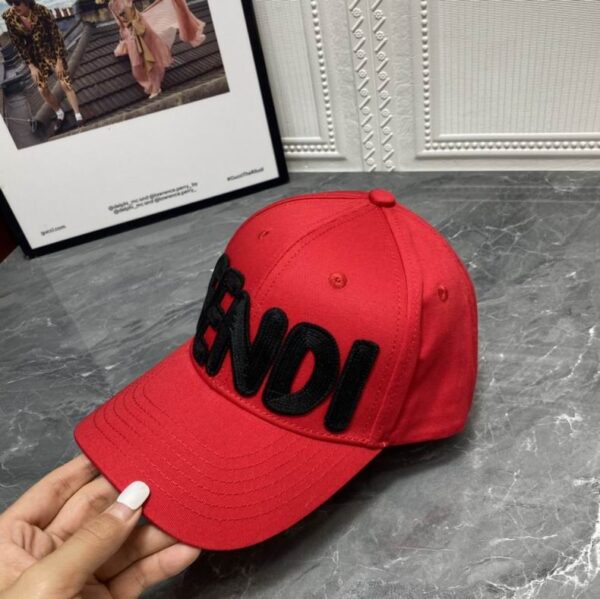 GORRA FENDI