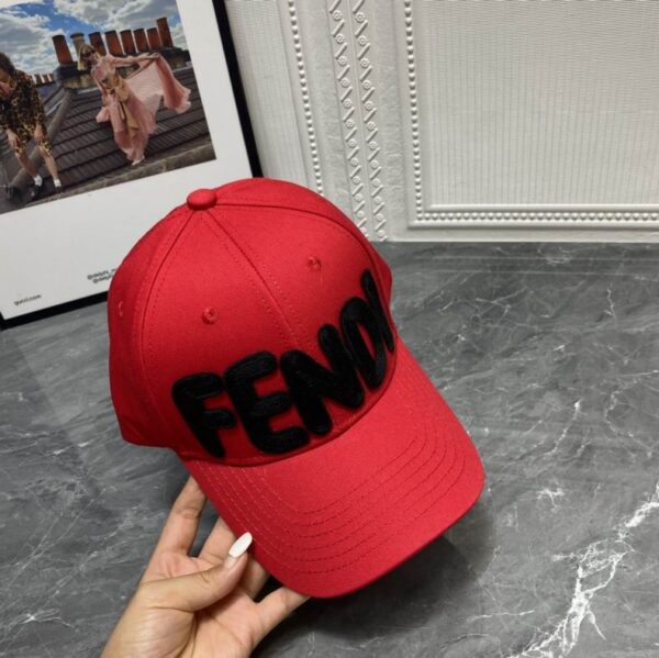GORRA FENDI