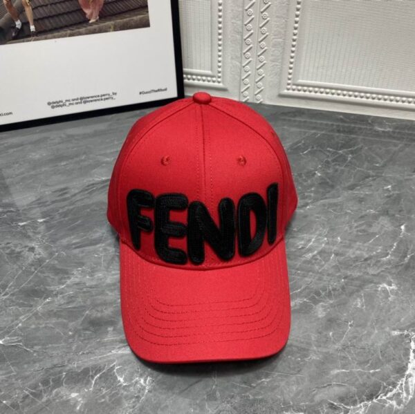 GORRA FENDI