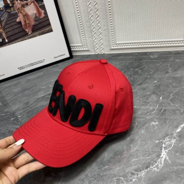 GORRA FENDI