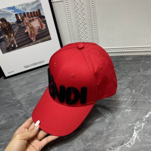 GORRA FENDI