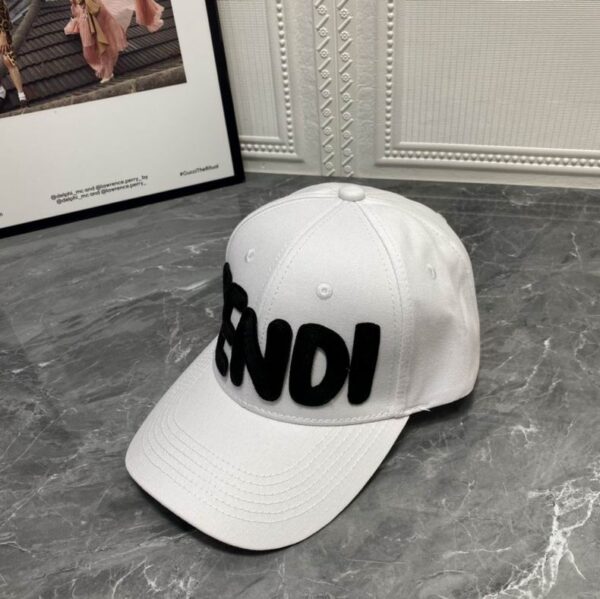 GORRA FENDI