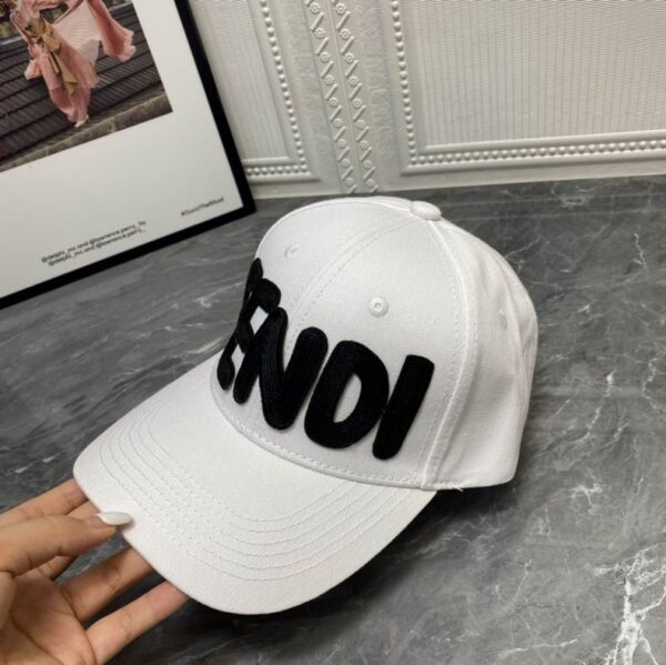 GORRA FENDI