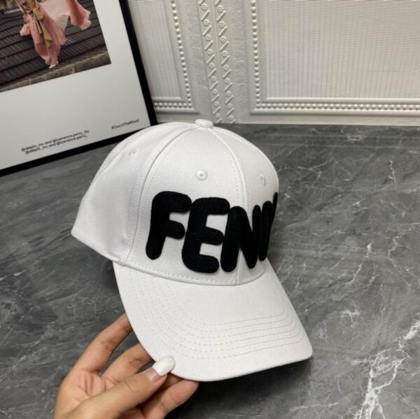 GORRA FENDI