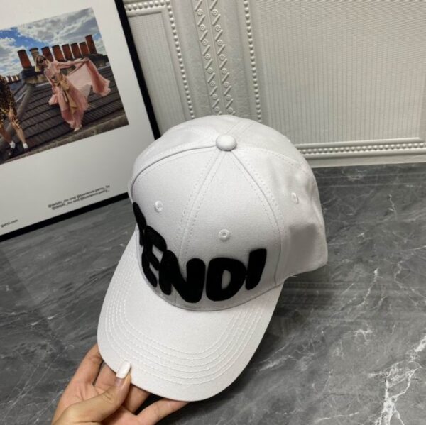 GORRA FENDI