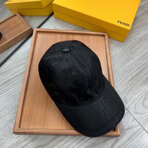 GORRA FENDI