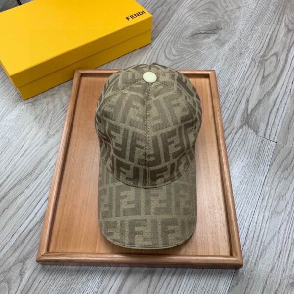 GORRA FENDI